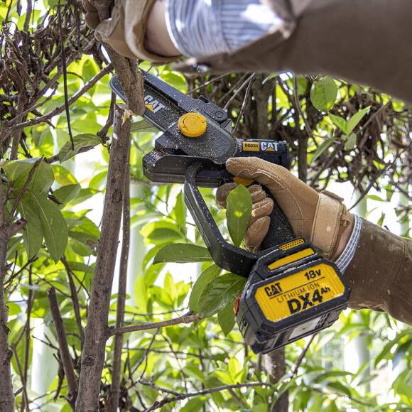 CAT DG231 18Volt 4.0Ah Li-ion 12CM Profesyonel Şarjlı Kömürsüz Zincirli Testere - 4