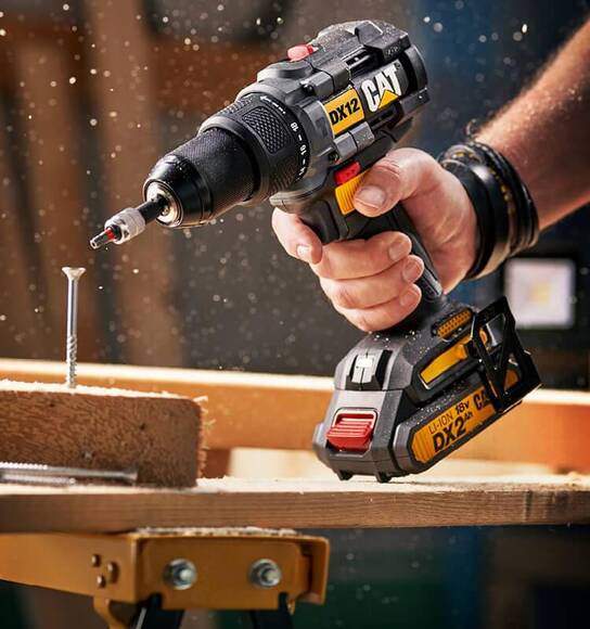 CAT DX12 18Volt/2.0Ah Li-ion Çift Akülü Kömürsüz Profesyonel Şarjlı Darbeli Matkap