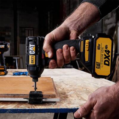 CAT DX71.2 18Volt 4.0Ah Li-ion Çift Akülü 215Nm Kömürsüz Profesyonel Şarjlı Darbeli Tornavida - Cat (1)