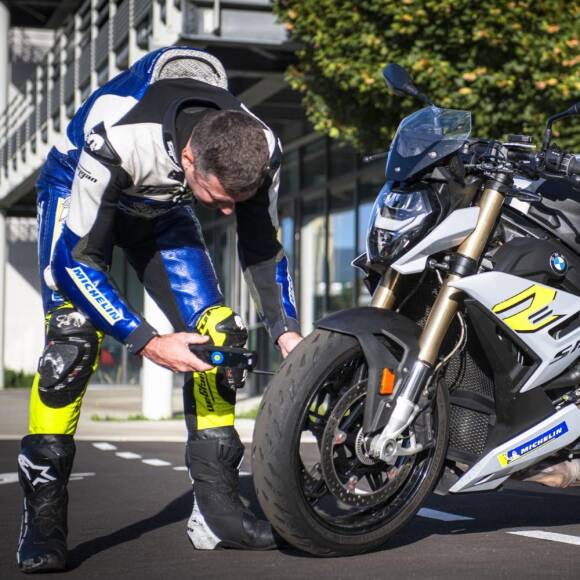 Michelin MC34648 Şarjlı Li-ion 150 PSI Taşınabilir Dijital Basınç Göstergeli Led Aydınlatmalı Lastik Şişirme Pompası - 5