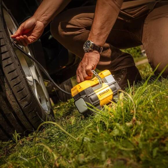 STANLEY SXIF0001 12Volt 150 PSI Dijital Basınç Göstergeli Lastik Şişirme Pompası + Led Lamba - 4